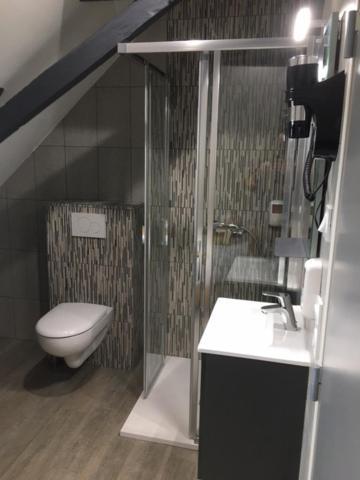 Le Relais Hotel Saint-Quentin-les-Anges Luaran gambar