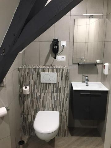Le Relais Hotel Saint-Quentin-les-Anges Luaran gambar