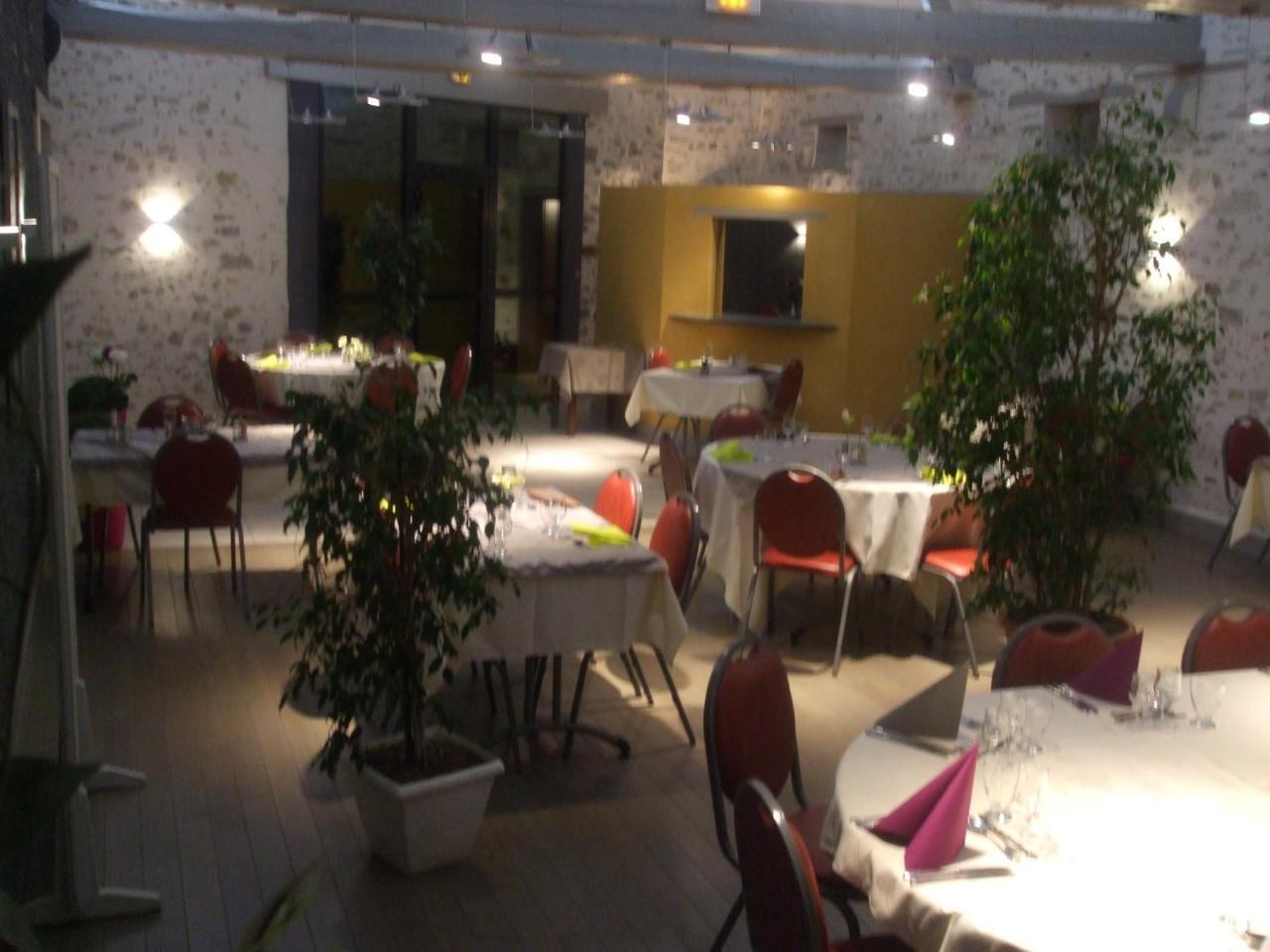 Le Relais Hotel Saint-Quentin-les-Anges Luaran gambar