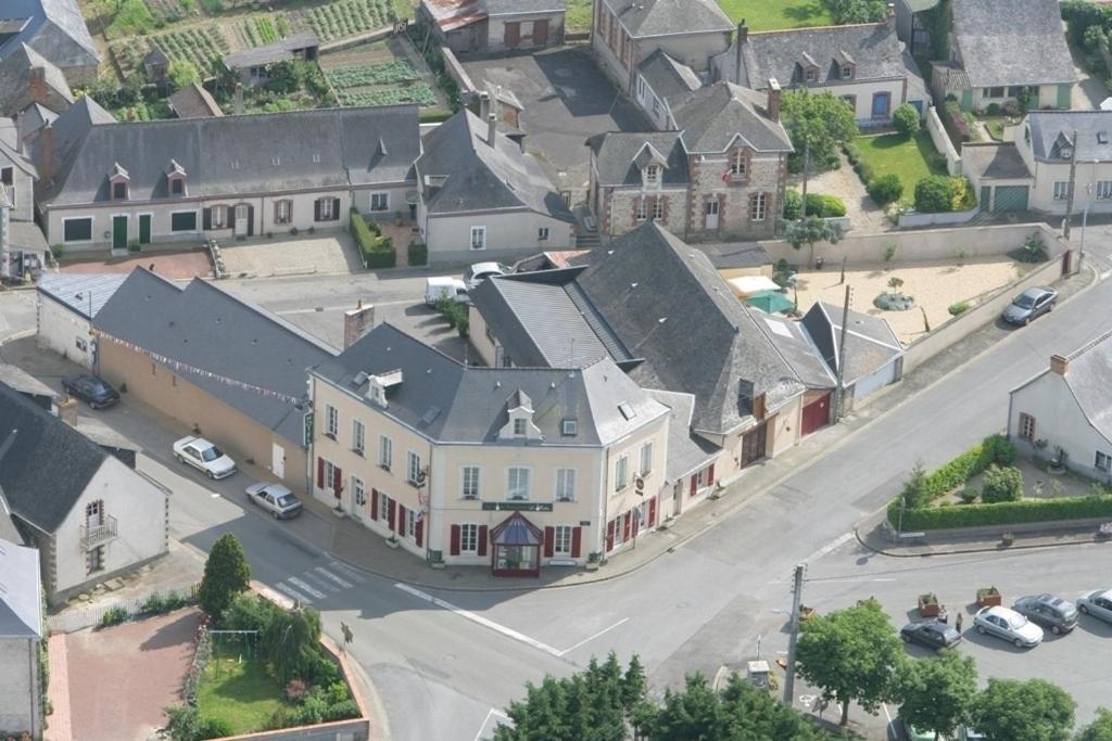 Le Relais Hotel Saint-Quentin-les-Anges Luaran gambar