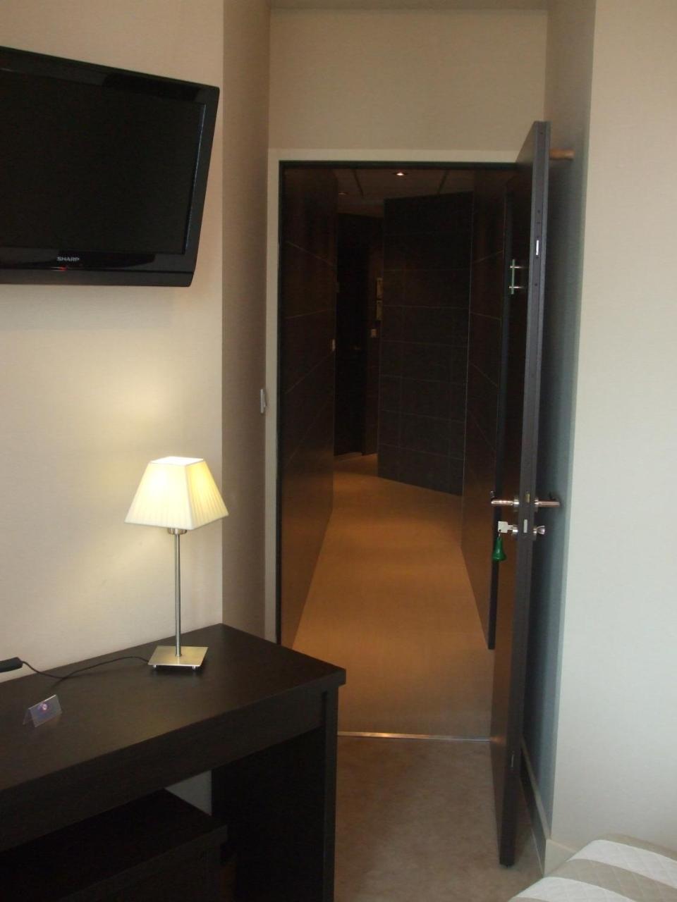 Le Relais Hotel Saint-Quentin-les-Anges Luaran gambar