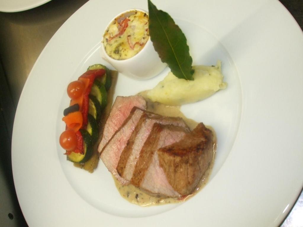 Le Relais Hotel Saint-Quentin-les-Anges Luaran gambar